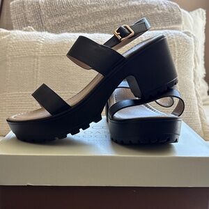 Black chunky Sandals